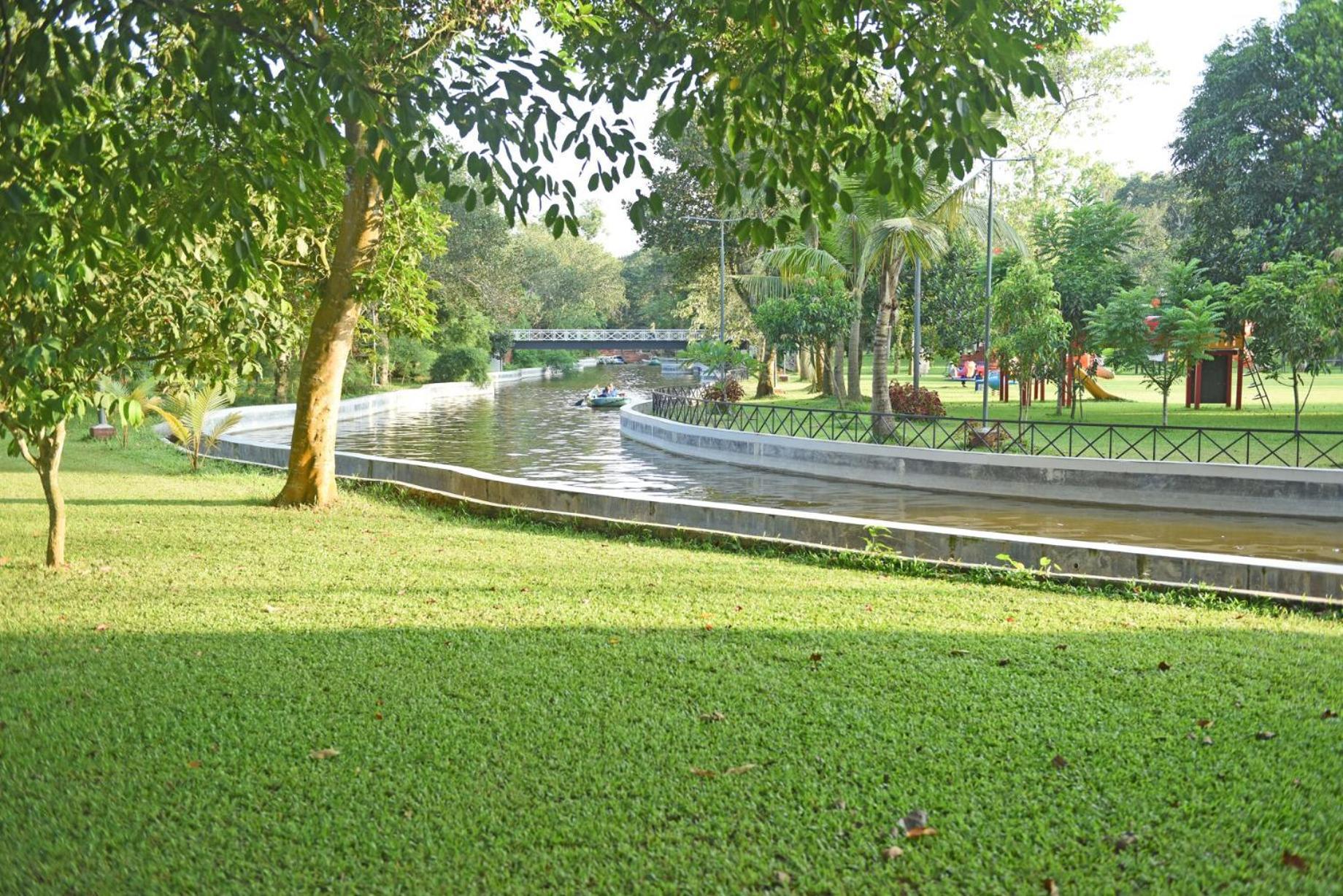 Sarah Resort Gazipur Extérieur photo