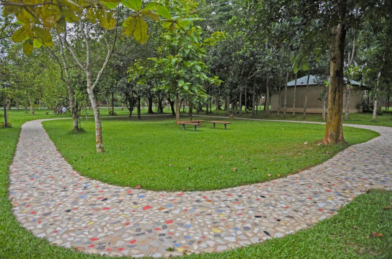 Sarah Resort Gazipur Extérieur photo